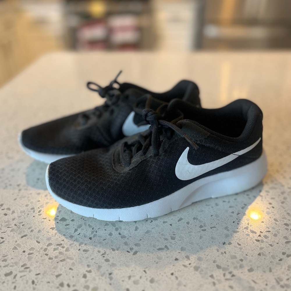 Girls Nike Tanjun shoes